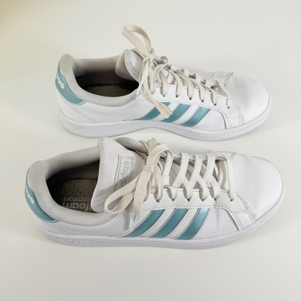 Adidas Cloudfoam Grand Court Womens White Metallic Light Blue Sneakers Size 9.5